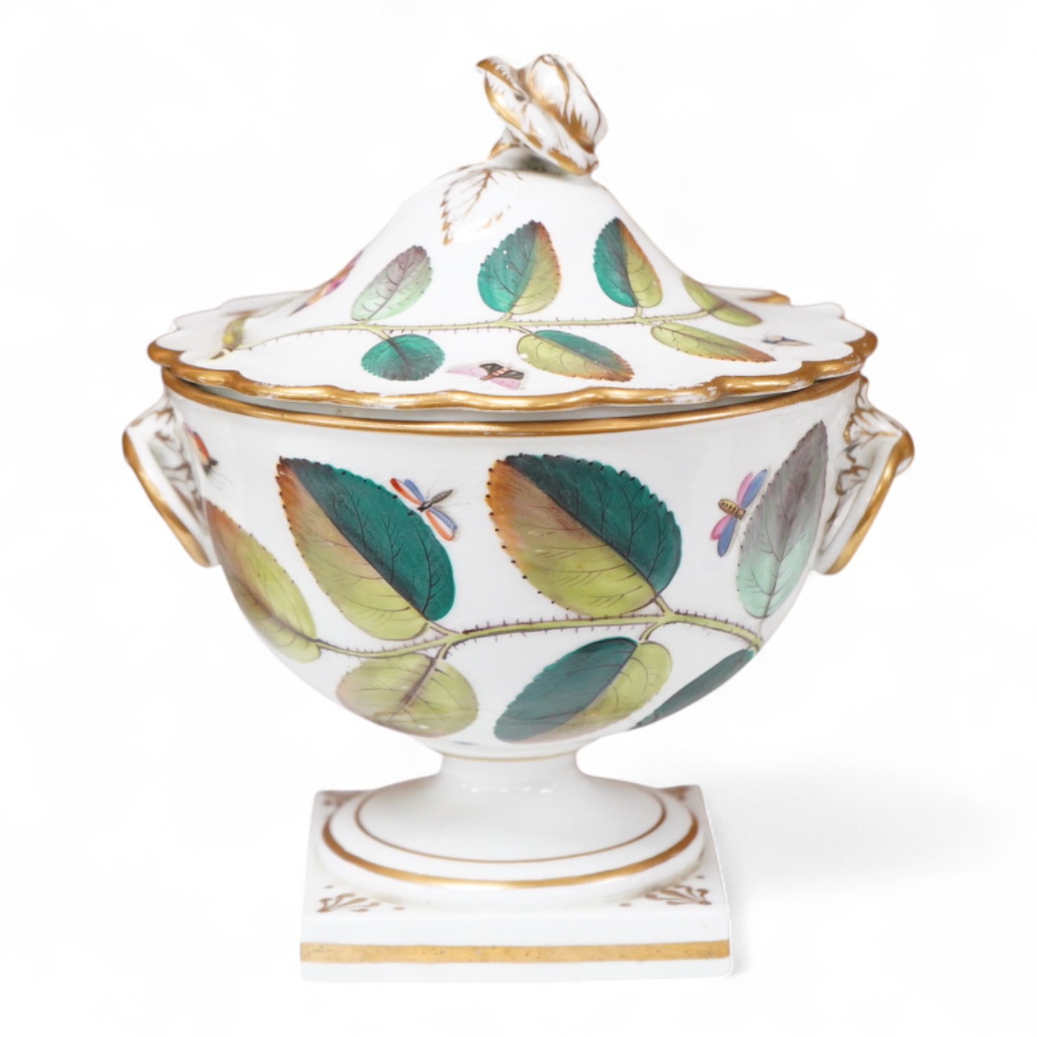 A Chamberlains Worcester Blind Earl pattern sauce tureen and cover, early 19th century, 18cm high